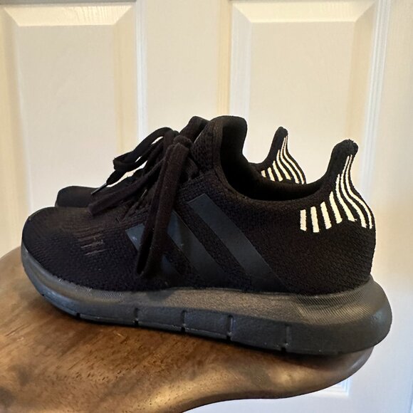 Adidas Swift Run 1.0 Running Shoes - Women's Size 6.5 - Picture 2 of 6